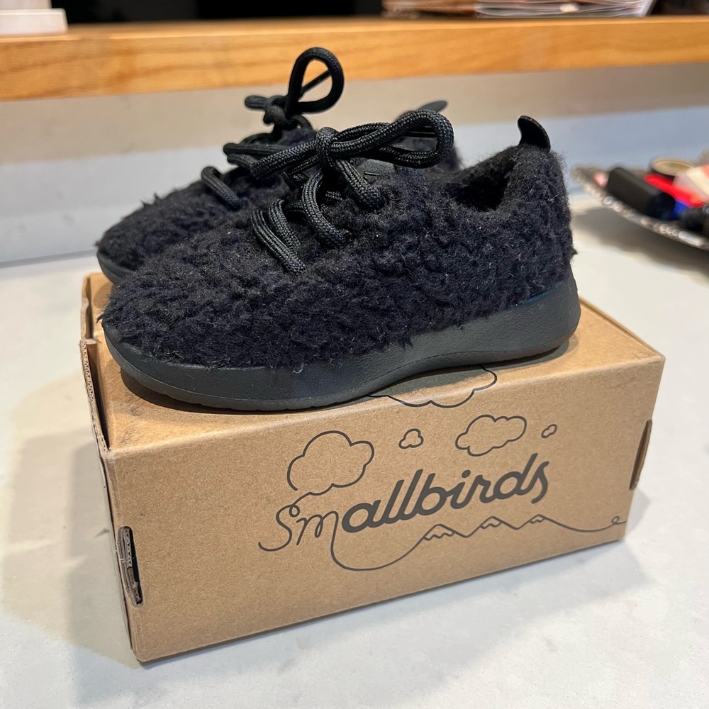 Allbirds Smallbirds Wool Runner Fluff Sneaker- Black, 6- NWB